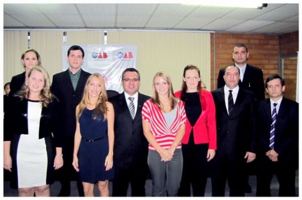 OAB Joinville realiza sua �ltima plen�ria de 2010 com entrega de carteiras e delibera��es