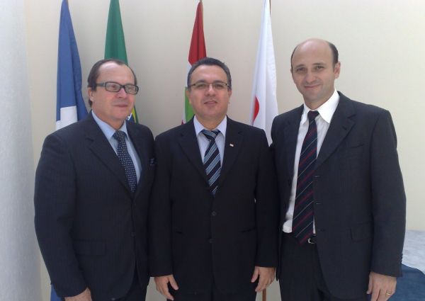 Dirigentes da Associa��o dos Magistrados Catarinense e da Associa�ao Catarinense de Imprensa visitam OAB Joinville