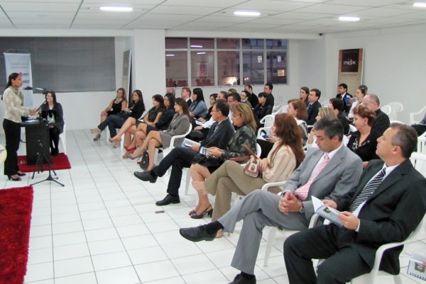 10/11: Em prestigiado evento OAB Joinville lan�a o projeto OAB Vai � Escola