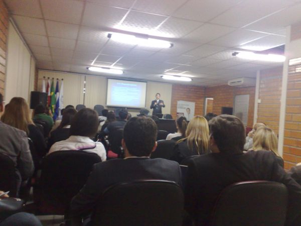 Advogados participam da palestra sobre Recursos Especial e Extraordin�rio Criminais promovida pela OAB Joinville