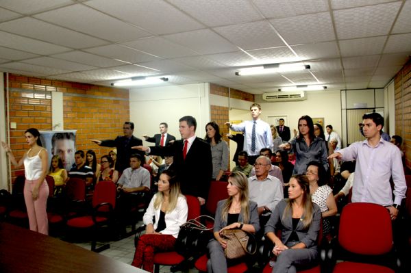 14 novos Advogados prestam compromisso na Subse��o de Joinville