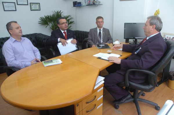 Presidente da C�mara convida OAB Joinville para reuni�o e comunica que foi autorizada permuta do pr�dio do antigo F�rum