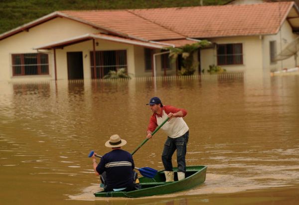 Sesc de Joinville est� recebendo donativos para v�timas de chuvas em SC 