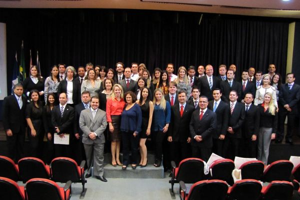 Novos Advogados recebem suas credenciais em Joinville