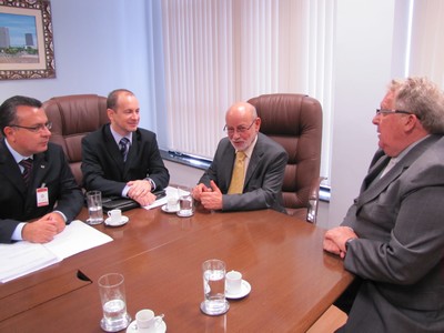 Em companhia do Diretor do Foro, representantes da OAB Joinville levam pleitos ao Presidente do TJSC