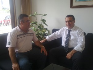 Teixeira recebe vereador Juarez Pereira que anuncia homenagem � OAB Joinville