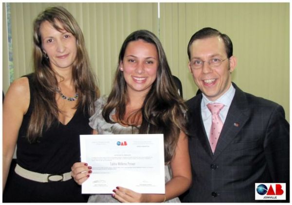 Aprovados no Exame de Ordem recebem Certificados em Joinville