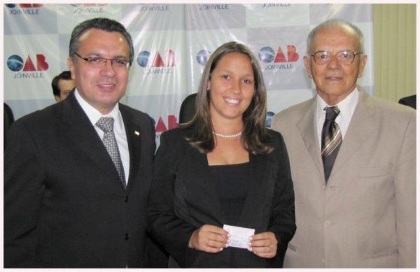 Realizada Plen�ria Mensal da OAB Joinville com entrega de carteiras a novos advogados