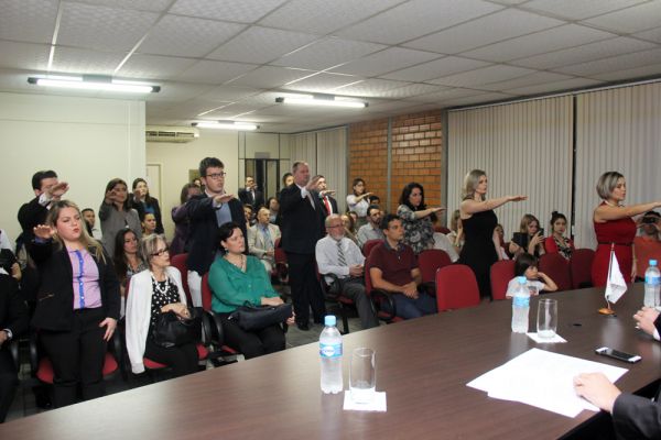 17 novos Advogados prestam compromisso perante Diretoria da OAB Joinville