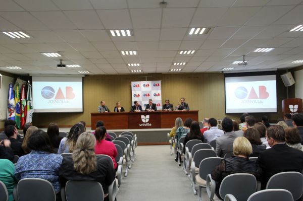 26 novos advogados recebem suas credenciais em Joinville