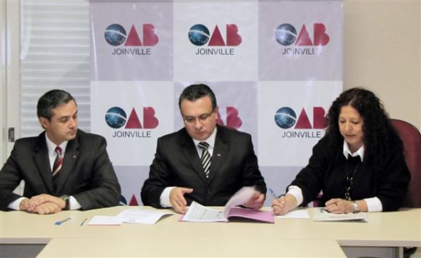 Em coletiva de imprensa, 21/09, OAB Joinville divulga relat�rio de sua Comiss�o de Direitos Humanos sobre problemas no Hospital Infantil de Joinville