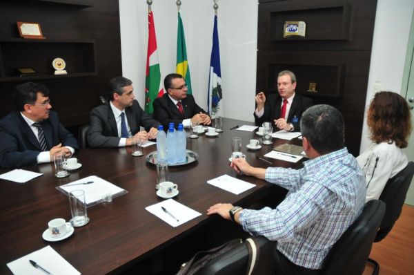 Campanha OAB Joinville por mais uma Vara do Trabalho: Dirigentes da Subse��o s�o recebidos pelo Presidente da C�mara