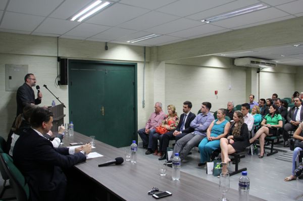 Novos advogados recebem credenciais em Joinville