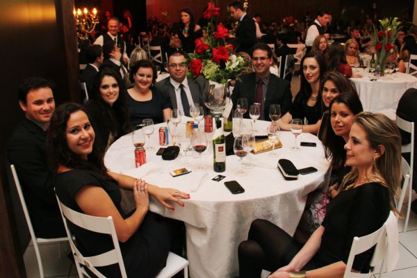 Hoje (8) Jantar Baile Anual dos Advogados na V12 Lounge!