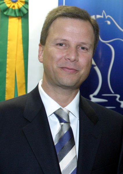 ISS: presidente da OAB/RS Cl�udio Lamachia publica artigo em defesa das sociedades de advogados