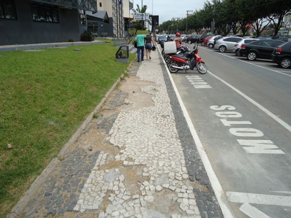 Dire��o do foro da Justi�a Estadual em Joinville assegura que cal�adas ser�o refeitas