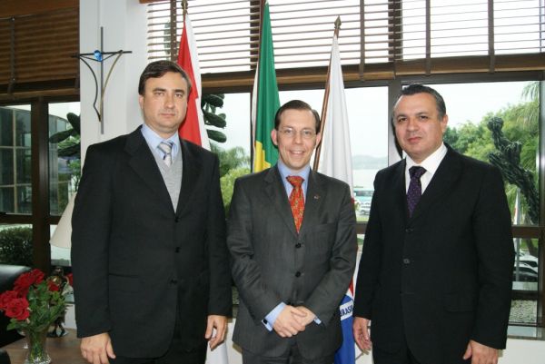 Nesta quarta, 29, Teixeira Filho e Voos reuniram-se com Vicari na OAB Estadual: pleitos para Joinville