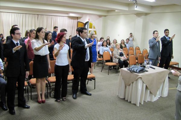 Novos Advogados recebem suas credenciais em Joinville