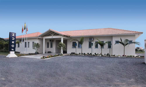 Miguel Teixeira vistoria sala da OAB no f�rum de Itapo�, levando novo computador e autorizando mellhorias