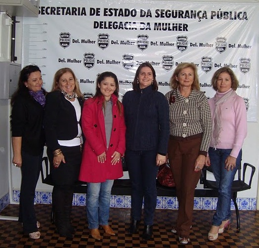 Comiss�o da Mulher Advogada da OAB Joinville visita Delegacia da Mulher e N�cleo de Crian�as e Adolescentes em Curitiba