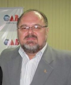 Cautela no exame de reclama��es contra advogados