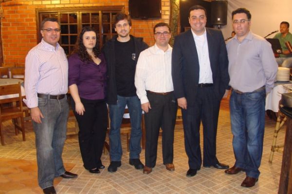 Com a presen�a de Miguel Teixeira, Comiss�o Representativa de Garuva realizou jantar de confraterniza��o ontem, 26