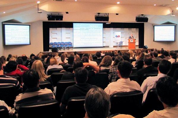 Advogados e acad�micos prestigiam palestra sobre novo CPC