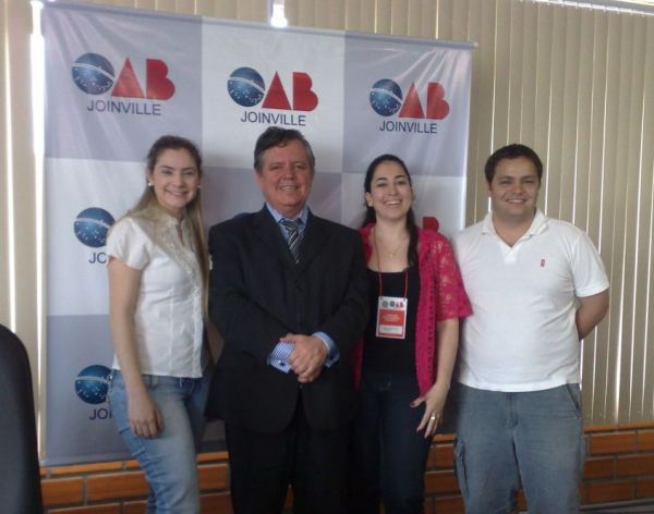 Criminalista Lavarda profere palestra para acad�micos na OAB Joinville