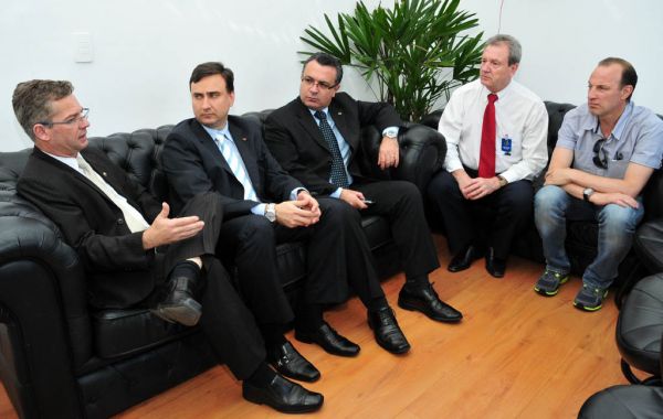 Teixeira e Voos re�nem-se com Dire��o do Foro e Presidente da C�mara: Novas Varas Estaduais para Joinville