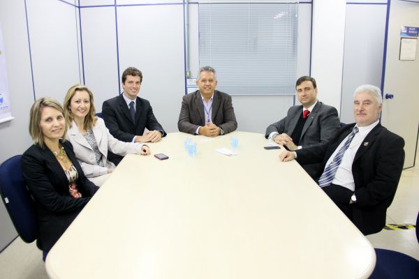 Presidente da OAB Joinville se re�ne com Presidente da Companhia �guas de Joinville