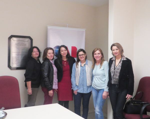 Comiss�es recebem Delegada da Delegacia da Mulher em sua reuni�o ordin�ria