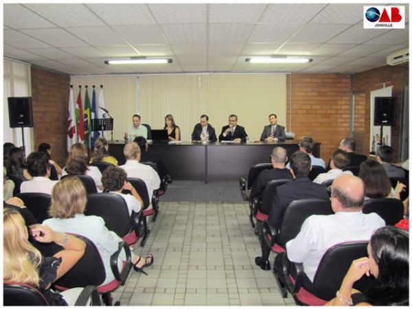 OAB Joinville convida para sua Sess�o Plen�ria no dia 15/03, com entrega de carteiras a novos advogados