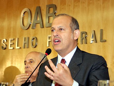 Poder Judici�rio n�o pode autorizar escuta entre Advogado e cliente