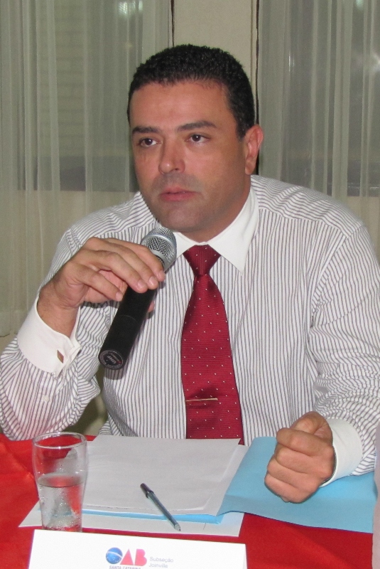 Comiss�o de Direito Banc�rio da OAB Joinville participa de debate na C�mara sobre tempo de espera em Bancos