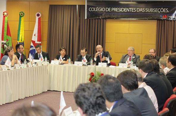 Teixeira participa do Col�gio de Presidentes de Subse��es em Crici�ma e leva reivindica��es de Joinville