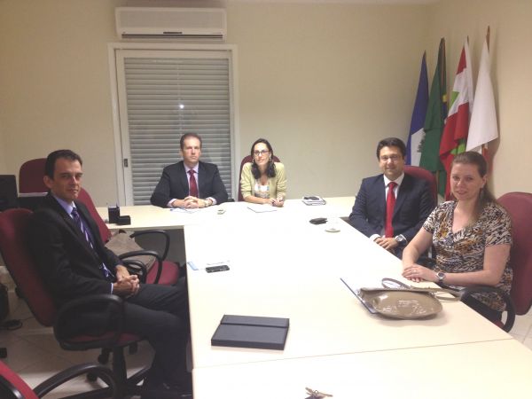 Comiss�o Especial criada para analisar e propor provid�ncias relacionadas aos problemas nos F�runs de Joinville realizou reuni�o no �ltimo dia 21