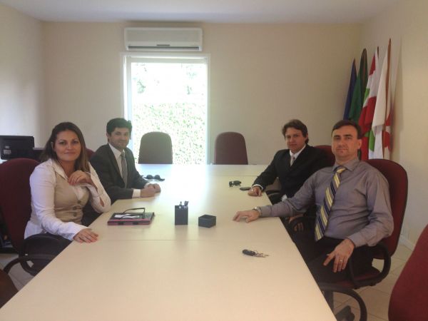 OAB Joinville recebe visita dos novos fiscais do Setor de Fiscaliza��o do Exerc�cio Profissional da OAB/SC