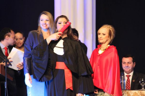 OAB Joinville esteve presente na solenidade de cola��o de grau do curso de Direito da Faculdade Cenecista de Joinville 