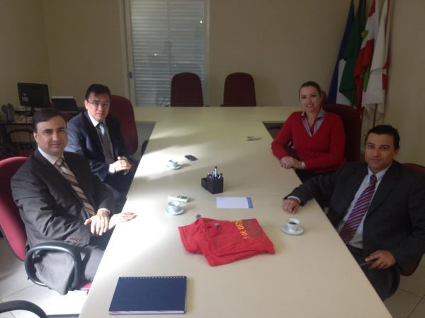 OAB Joinville e MP-SC se re�nem para oficializar a parceria na campanha "O que voc� tem a ver com a corrup��o"
