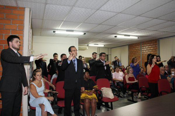  20 novos advogados prestam compromisso perante Diretoria da OAB Joinville