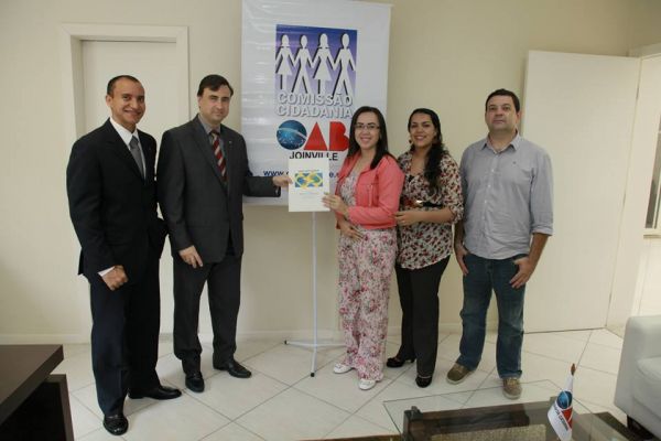 OAB Joinville e ONG M�os que Ajudam firmam parceria