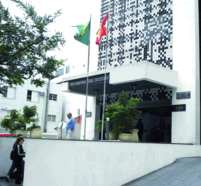 Procurador Geral do Estado est� bloqueando recursos dos advogados dativos