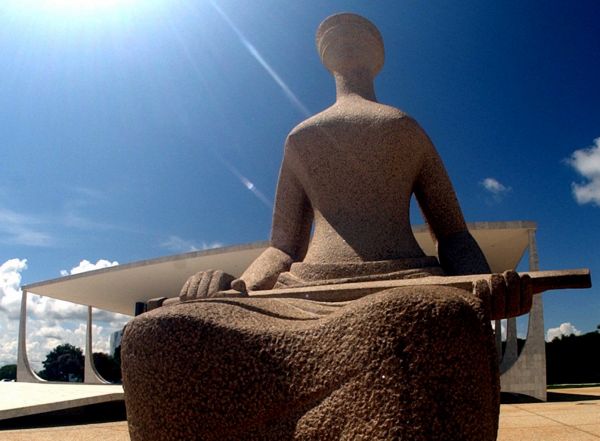 11 DE AGOSTO: PARAB�NS A TODOS OS ADVOGADOS E ADVOGADAS!