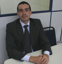 13/04 palestra "A atua��o do Defensor no Inqu�rito Policial" com Professor Sylvio Louren�o da Silveira Filho