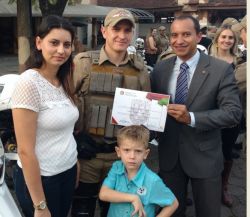 Entrega de certificados por conclus�o de curso militar 