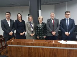 Advogados e advogadas joinvilenses mobilizados para a reuni�o com a corregedoria