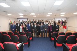 OAB Joinville entrega credenciais para 27 novos(as) advogados(as)