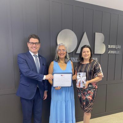 OAB Joinville entrega certificados de reconhecimento a conselheiros durante Sess�o Ordin�ria