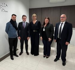 Diretoria da OAB Joinville realiza visita ao Cart�rio de Registro Civil