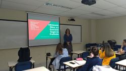 Presidente da Comiss�o de �tica e Fiscaliza��o do Exerc�cio Profissional da OAB Joinville realiza palestras para acad�micos de direito